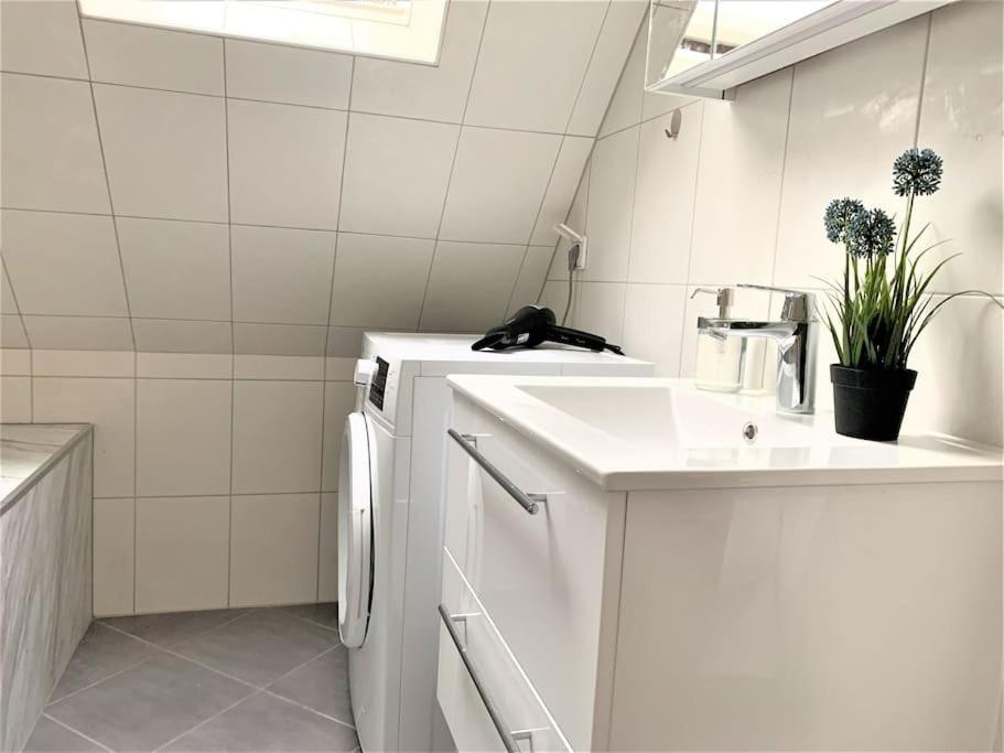 Ferienwohnung Uni-Klinikum- Zentrale Lage Von Holsterhausen Essen Exterior foto
